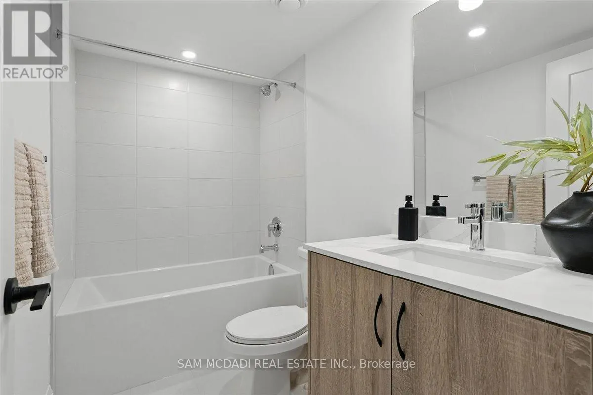 33 BURLEIGH MEWS