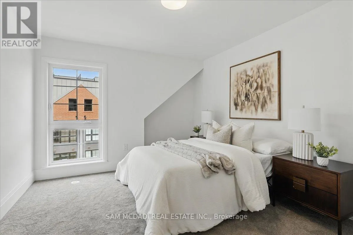 33 BURLEIGH MEWS