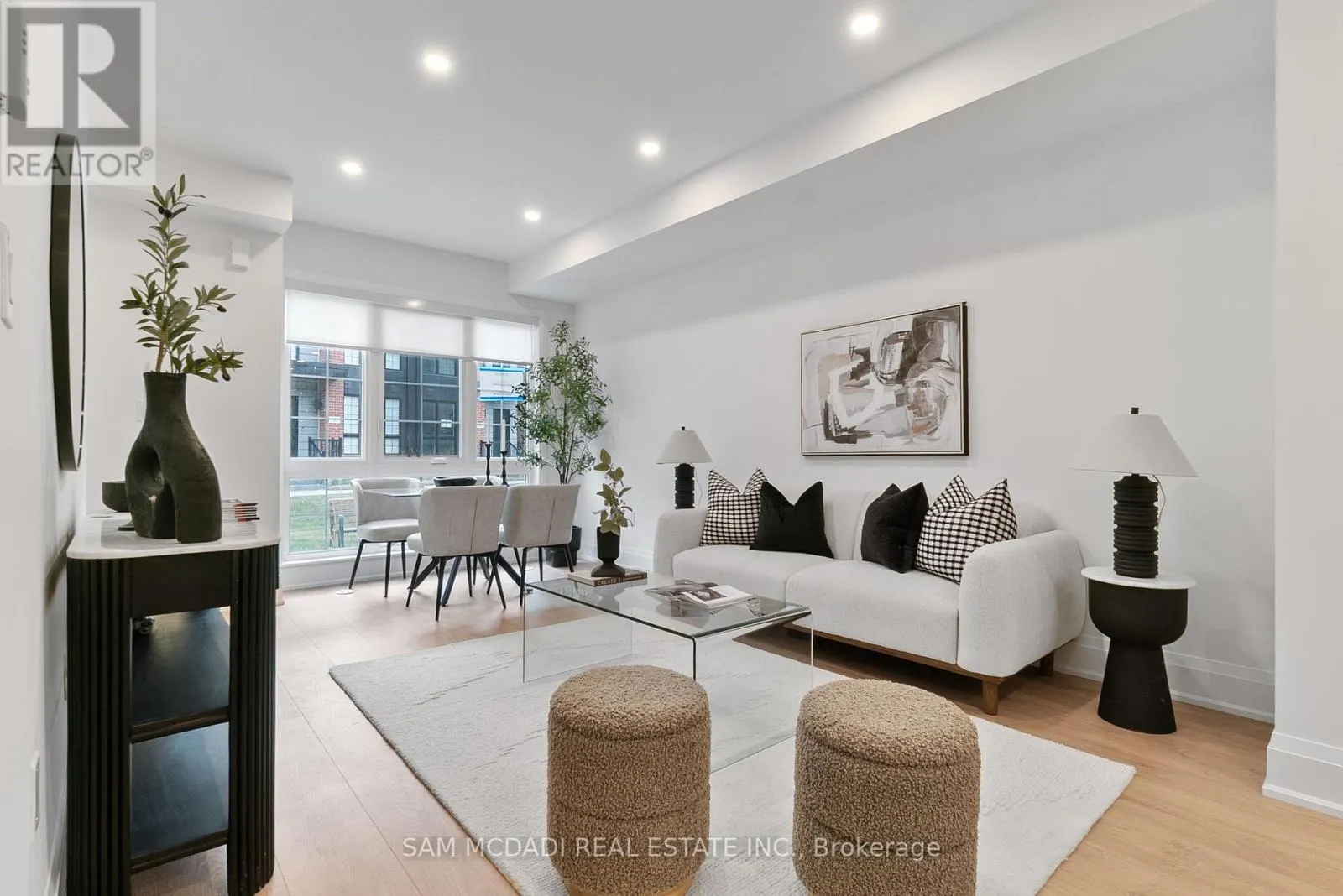 33 BURLEIGH MEWS