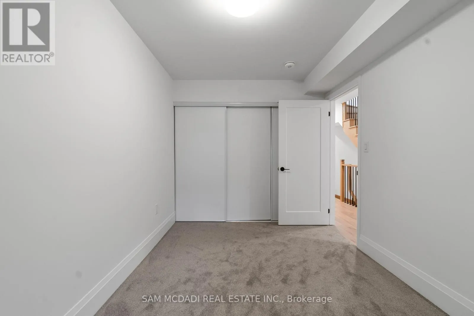 33 BURLEIGH MEWS