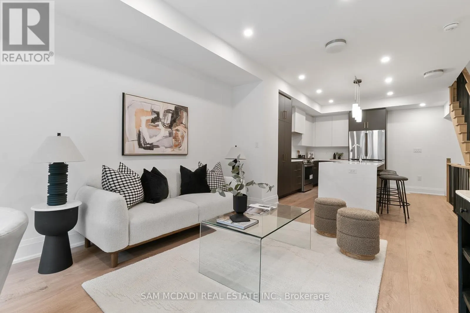 33 BURLEIGH MEWS
