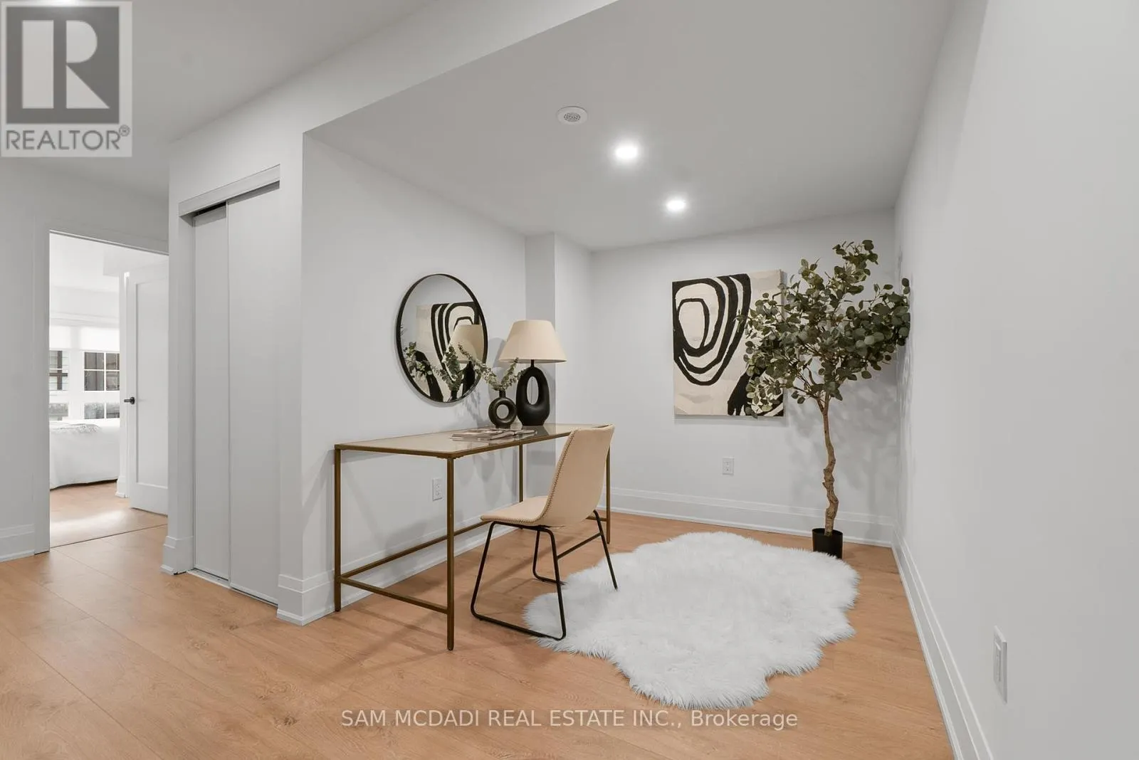 33 BURLEIGH MEWS