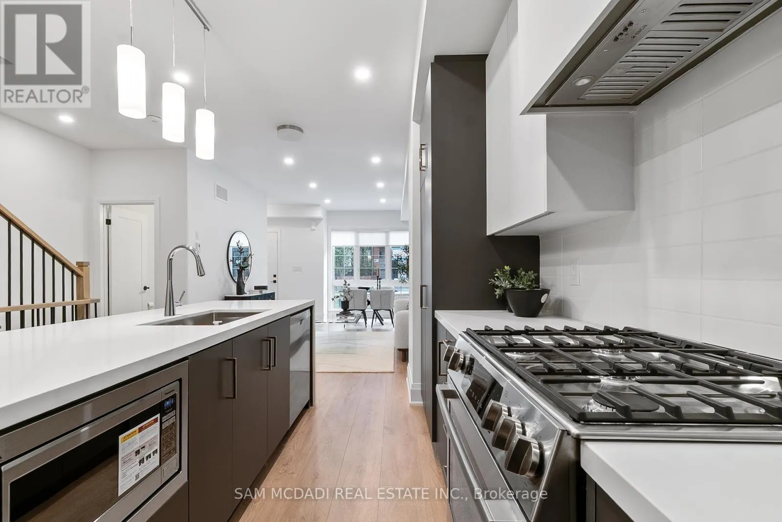 33 BURLEIGH MEWS