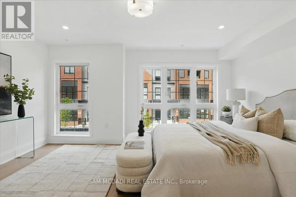 33 BURLEIGH MEWS