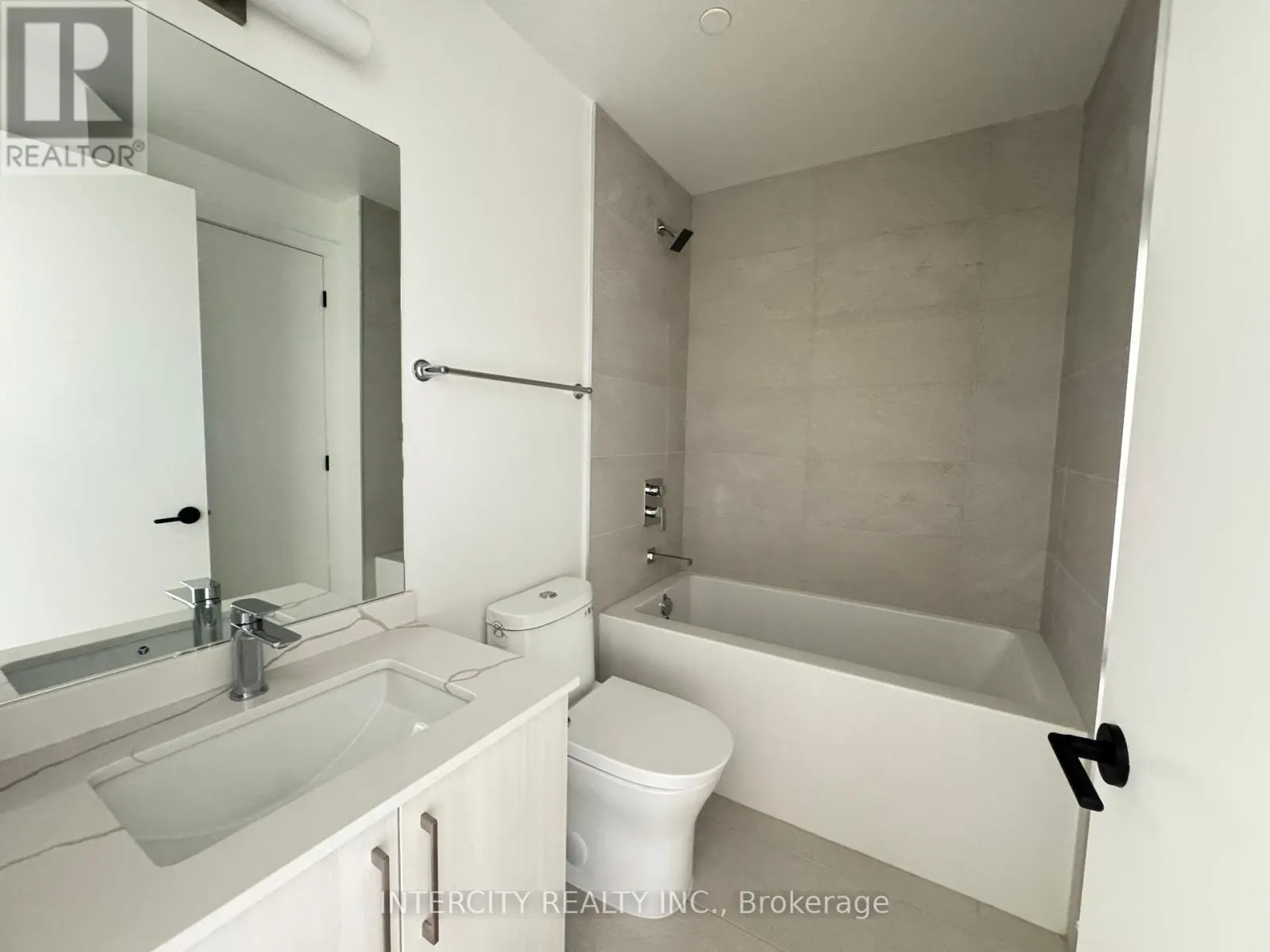 245 - 2075 KING ROAD