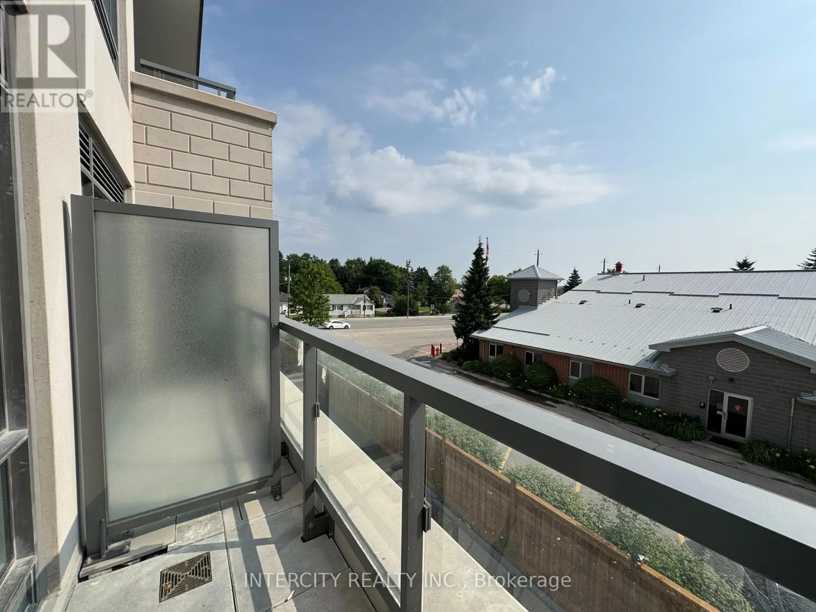 245 - 2075 KING ROAD