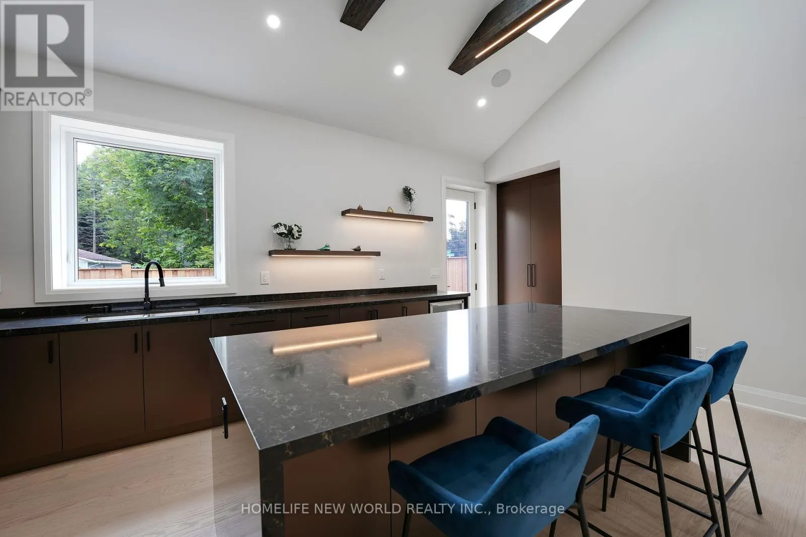 105 MURRAY DRIVE