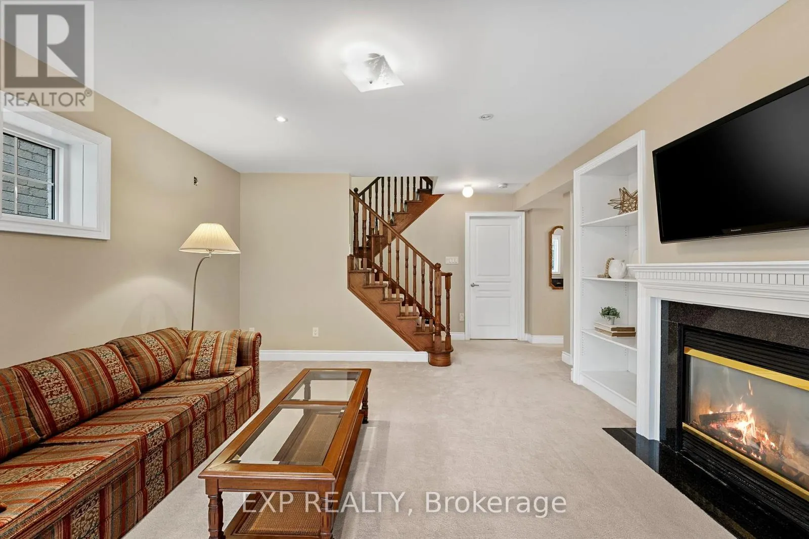 54 STONECLIFFE CRESCENT