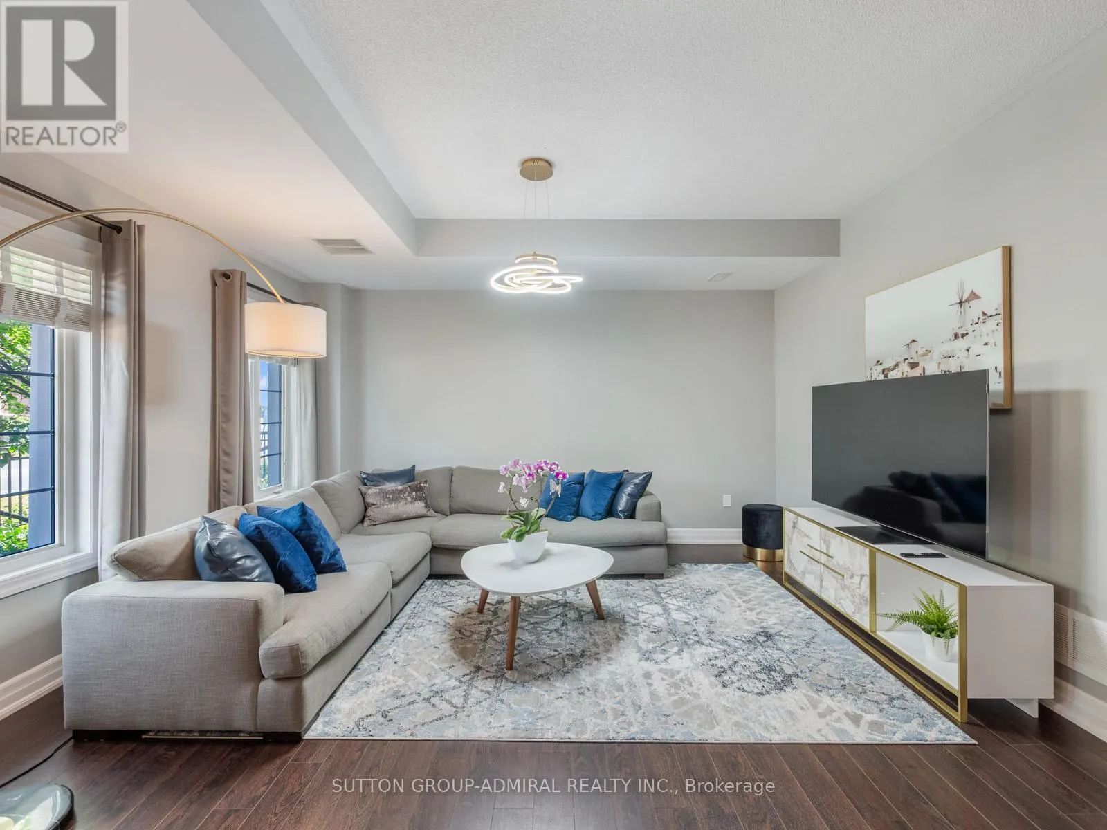 49 BEVERLEY GLEN BOULEVARD