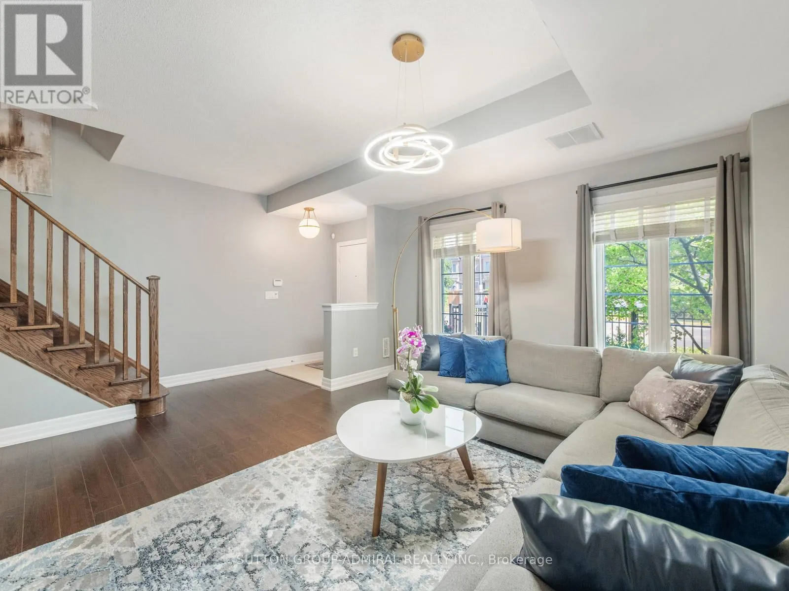 49 BEVERLEY GLEN BOULEVARD