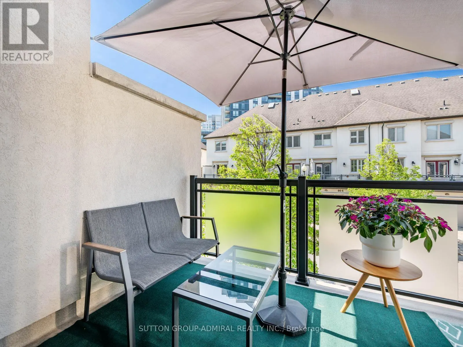 49 BEVERLEY GLEN BOULEVARD
