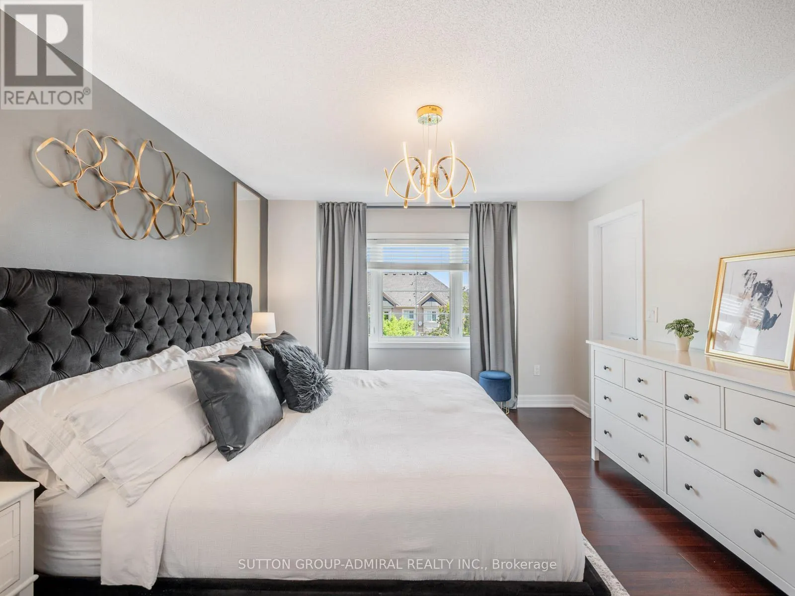 49 BEVERLEY GLEN BOULEVARD