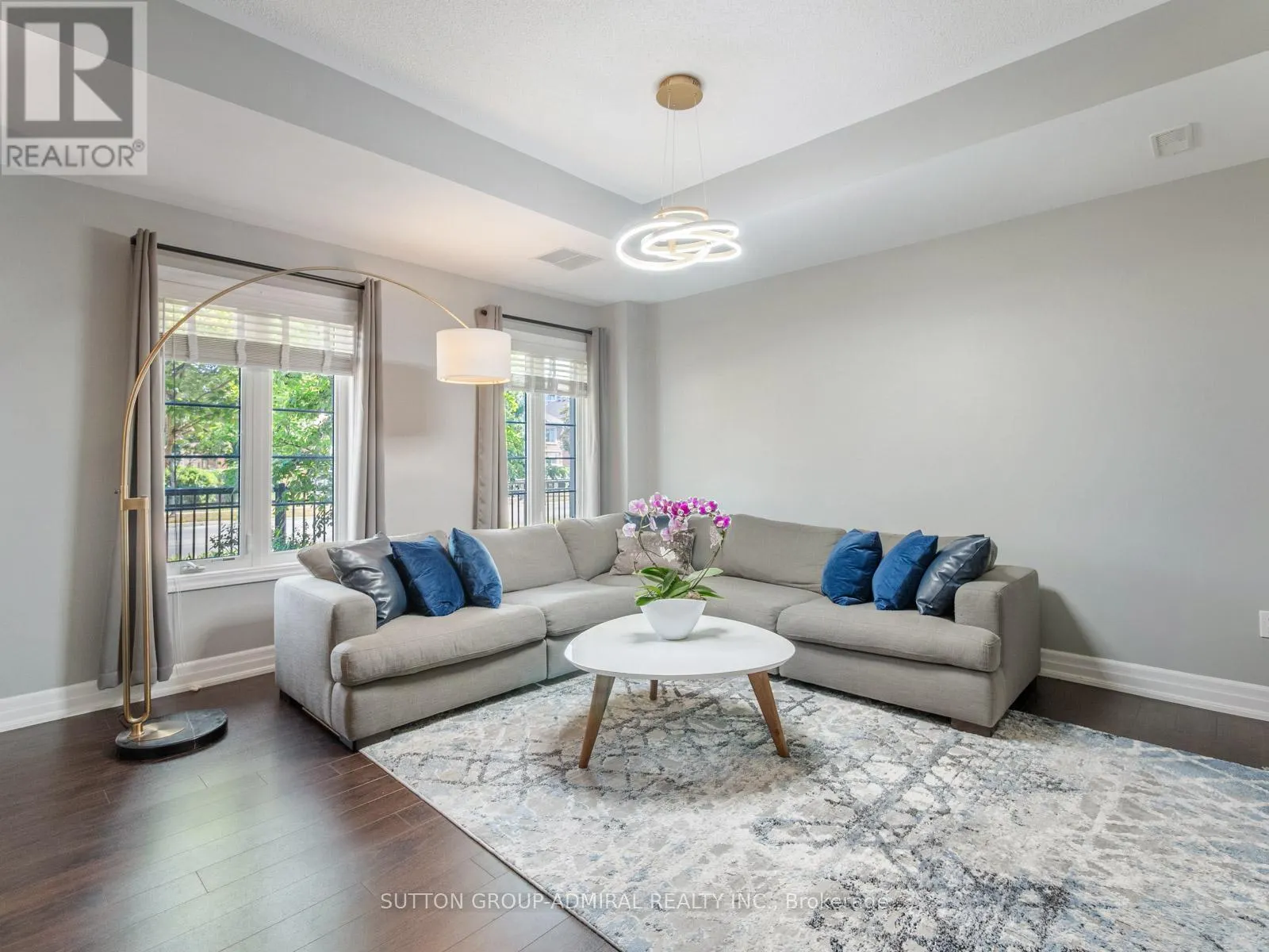49 BEVERLEY GLEN BOULEVARD