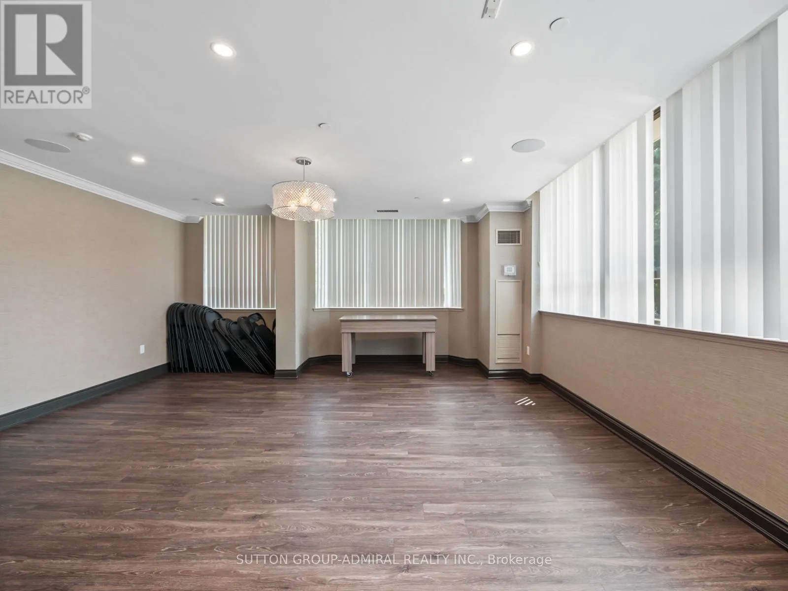 204 - 270 DAVIS DRIVE