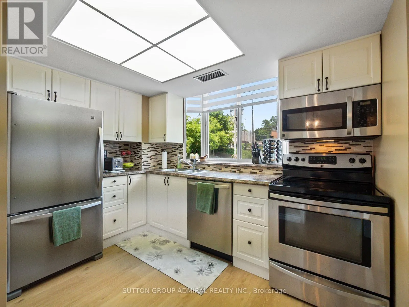 204 - 270 DAVIS DRIVE