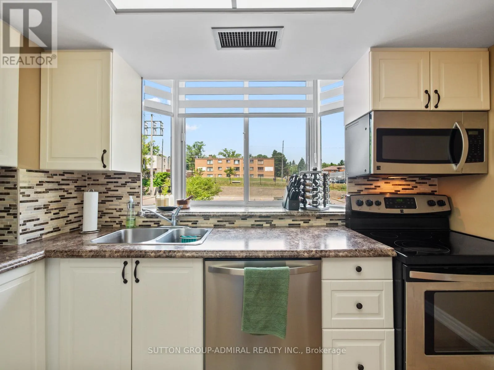 204 - 270 DAVIS DRIVE