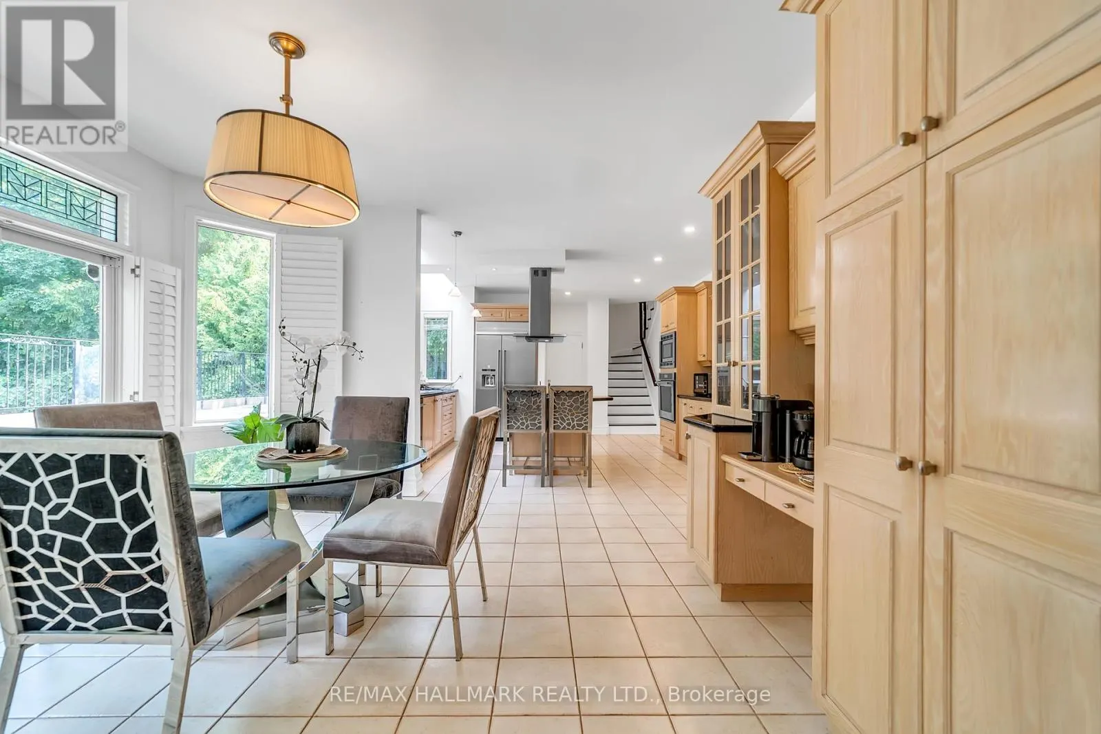 384 KENNEDY STREET W