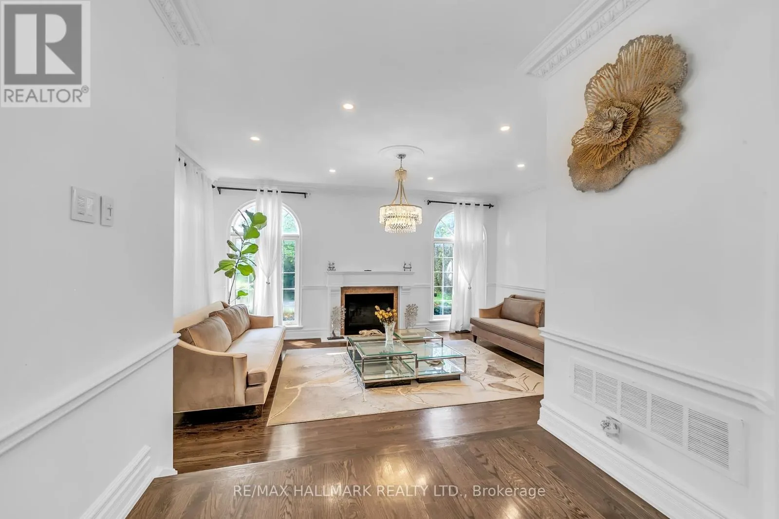 384 KENNEDY STREET W