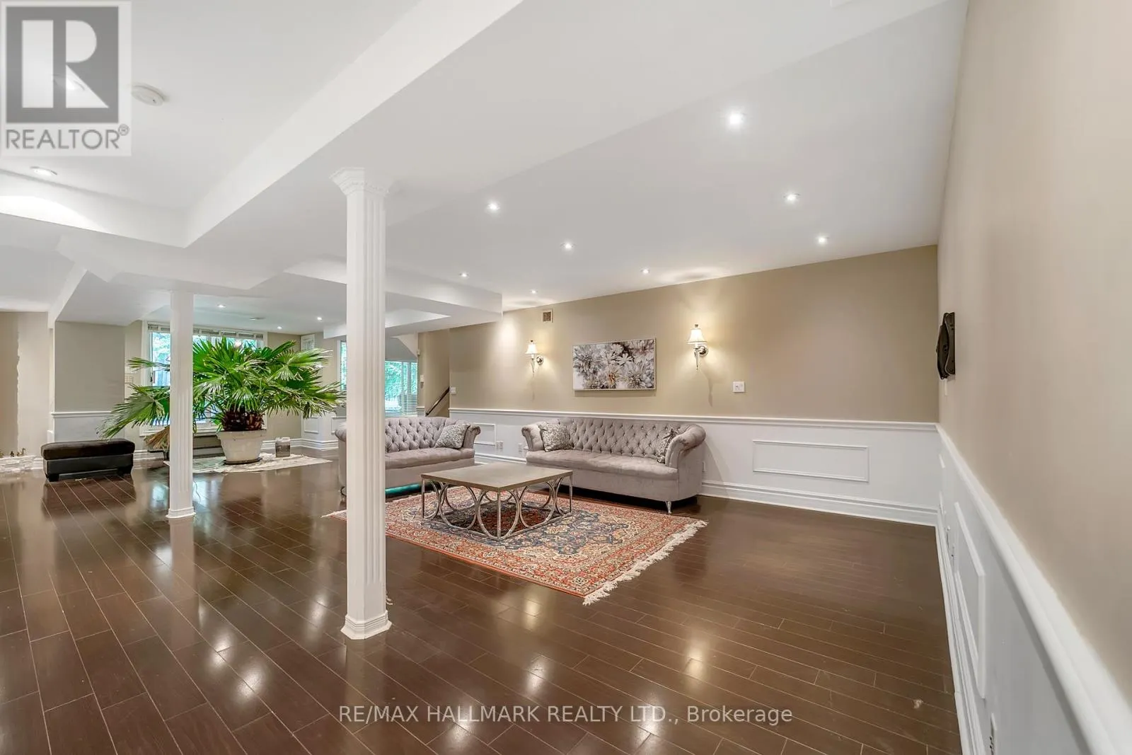 384 KENNEDY STREET W