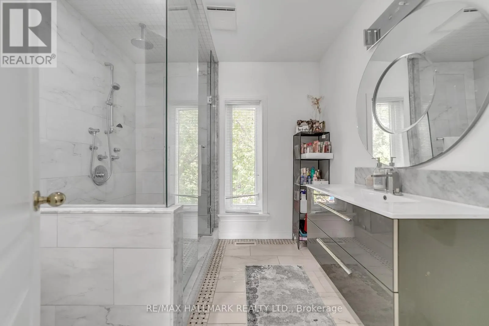 384 KENNEDY STREET W