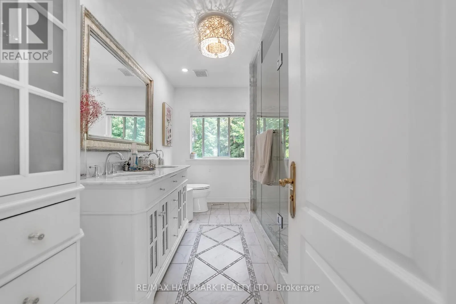 384 KENNEDY STREET W