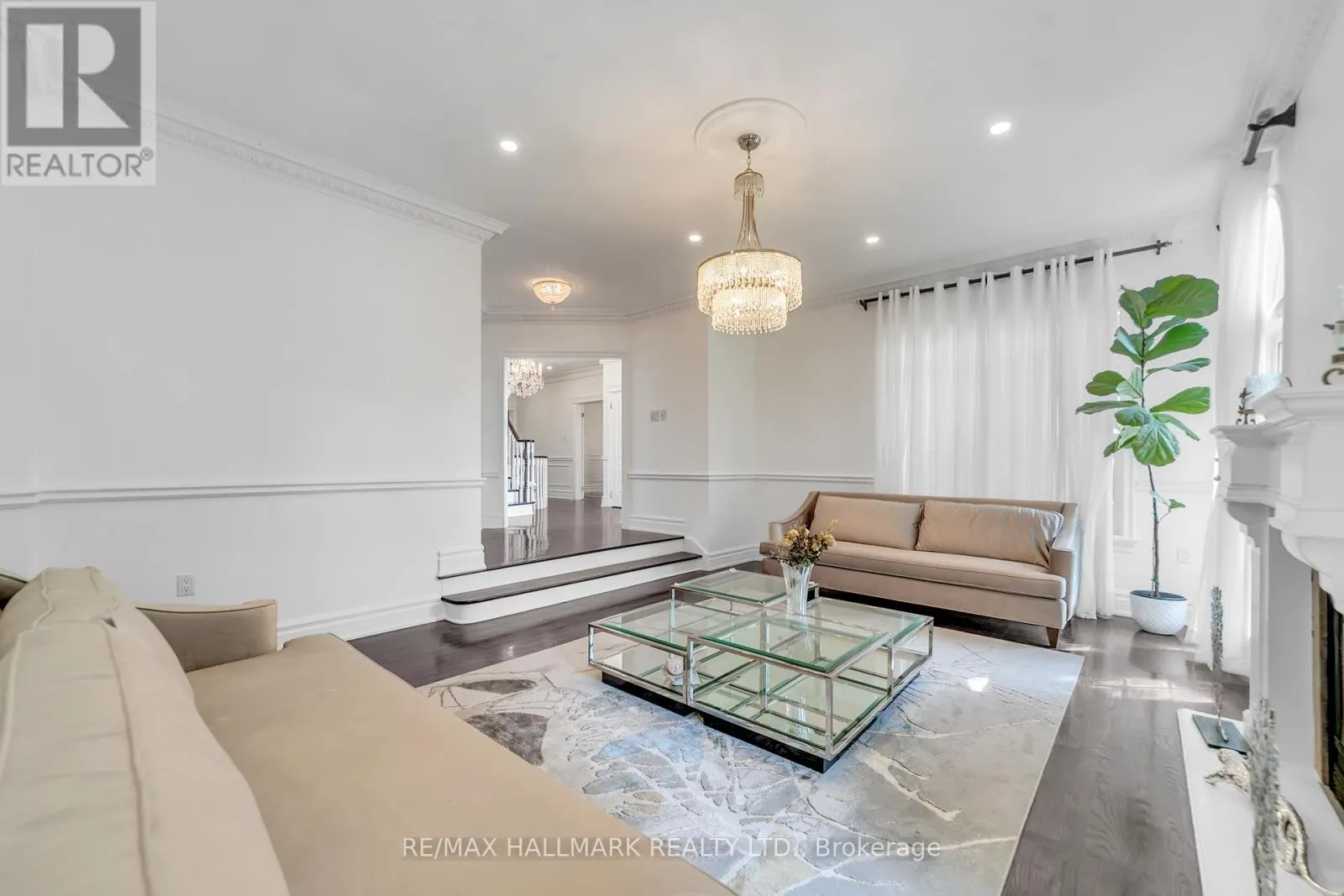 384 KENNEDY STREET W