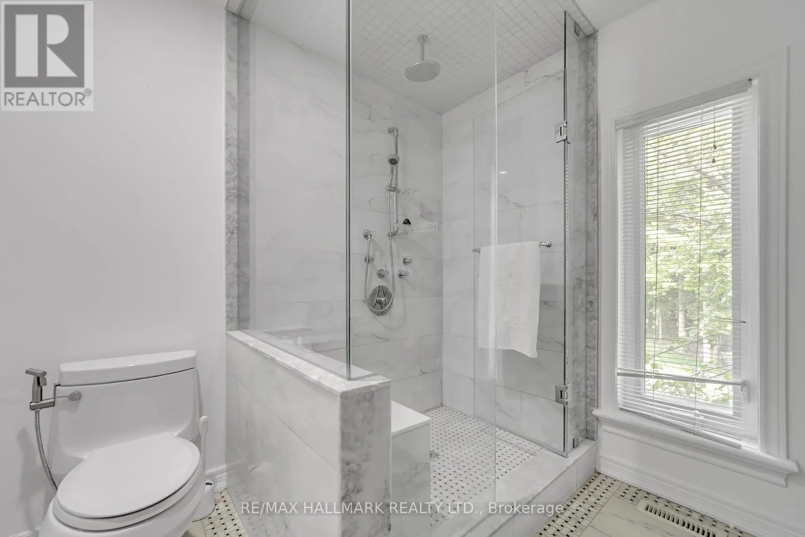 384 KENNEDY STREET W