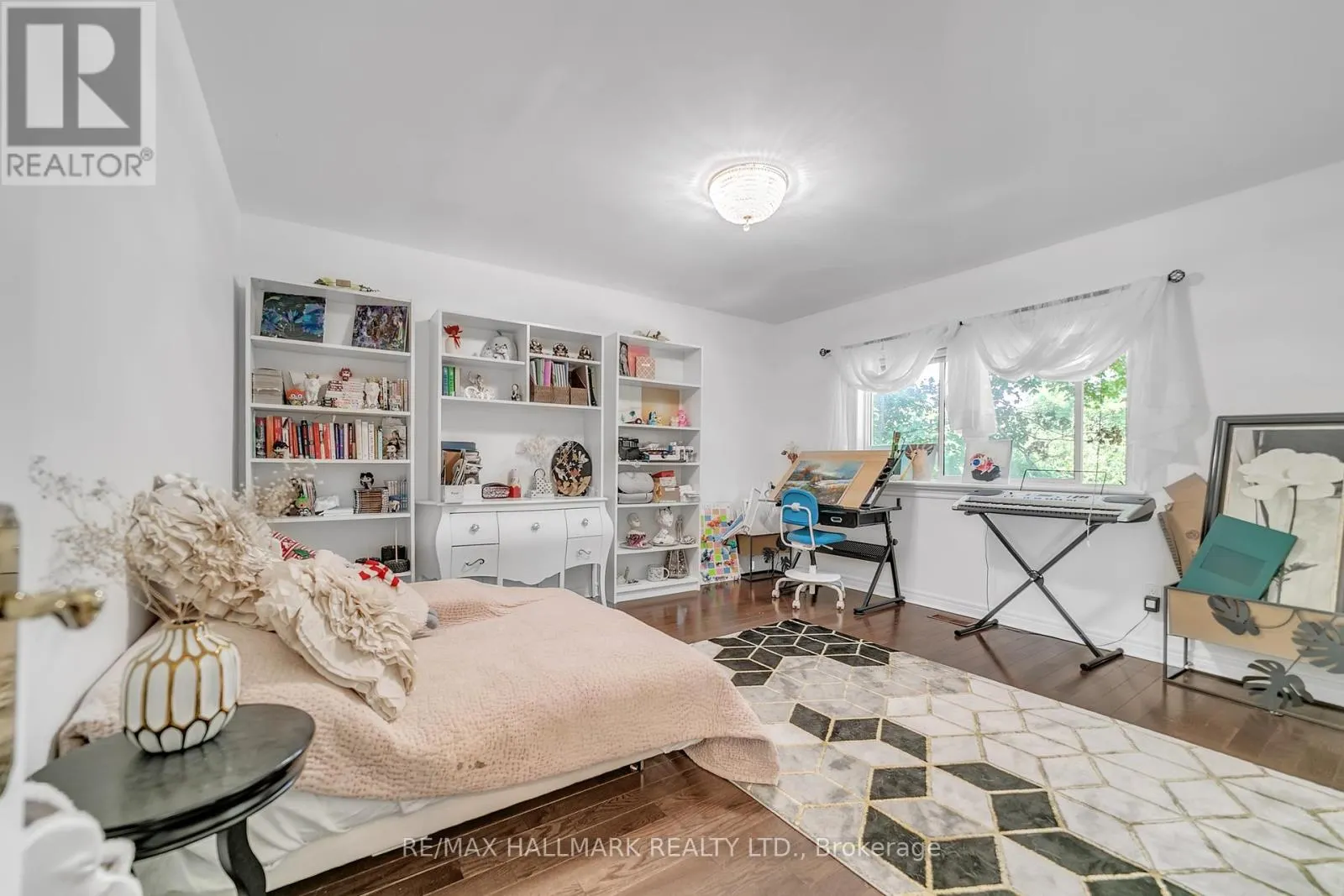 384 KENNEDY STREET W