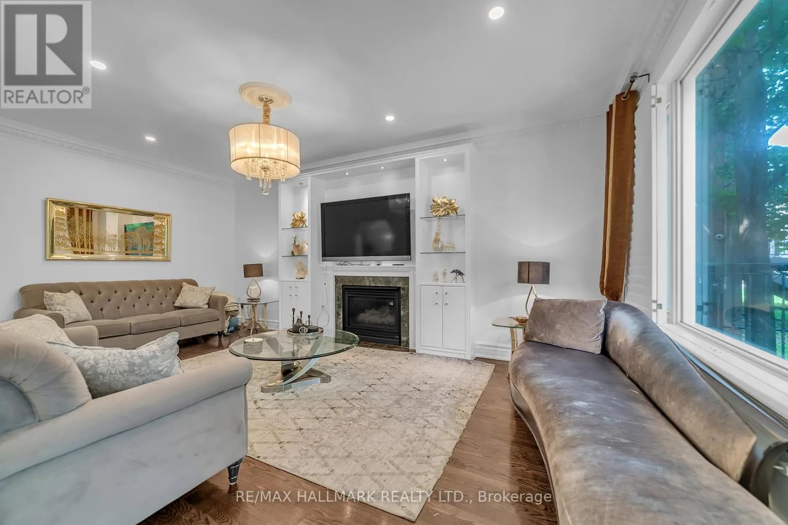 384 KENNEDY STREET W