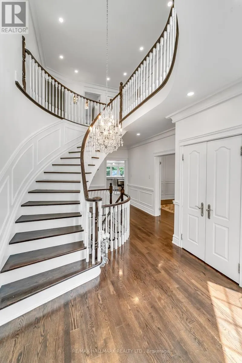 384 KENNEDY STREET W