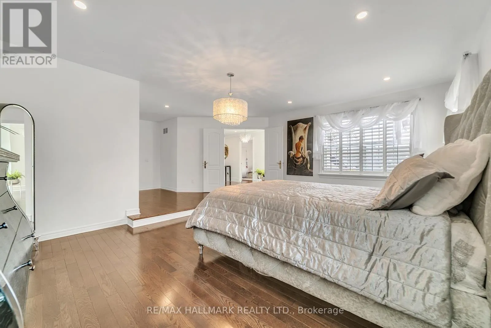 384 KENNEDY STREET W