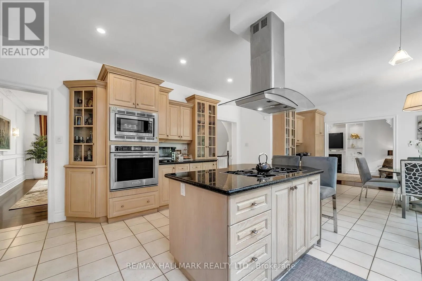 384 KENNEDY STREET W
