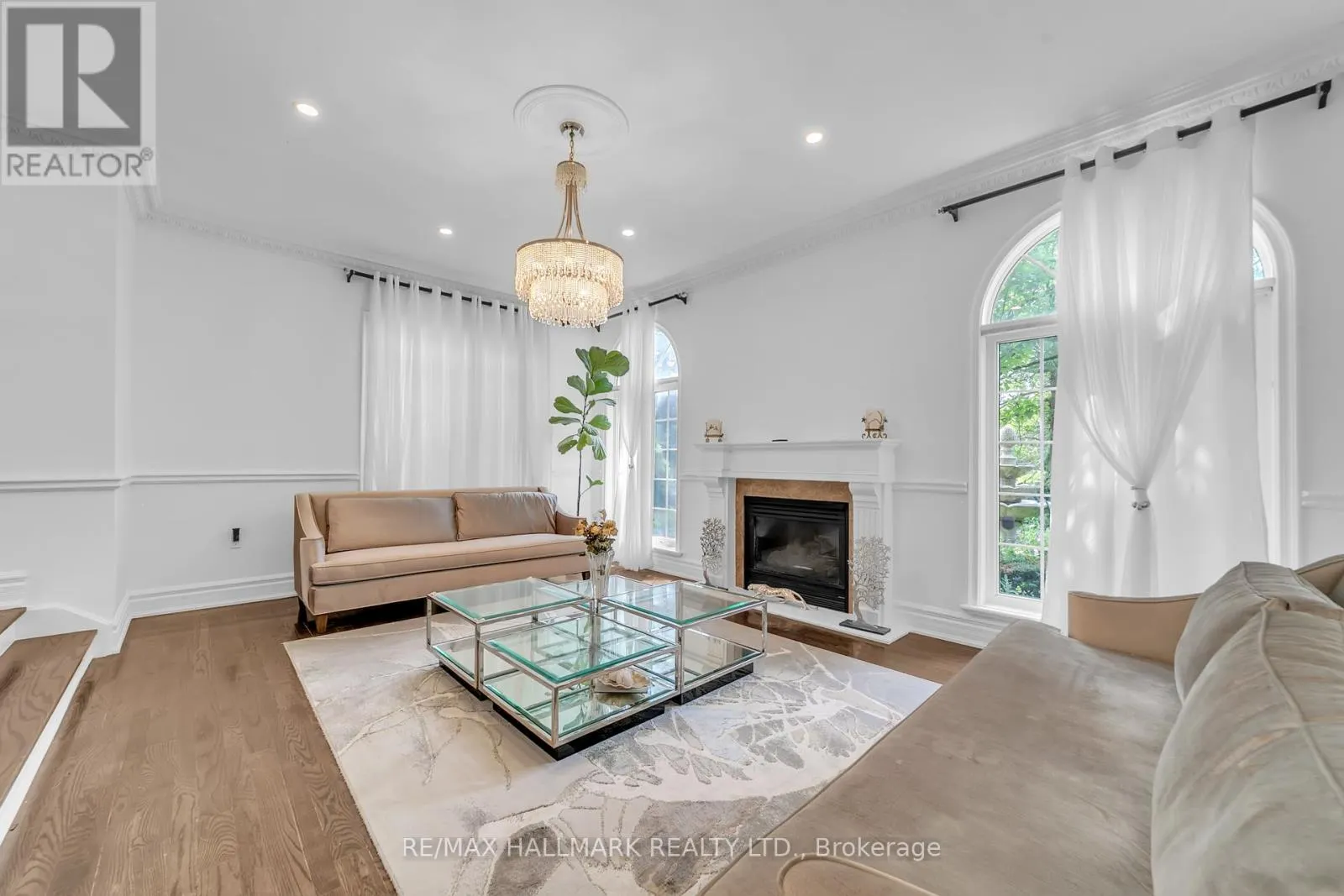 384 KENNEDY STREET W