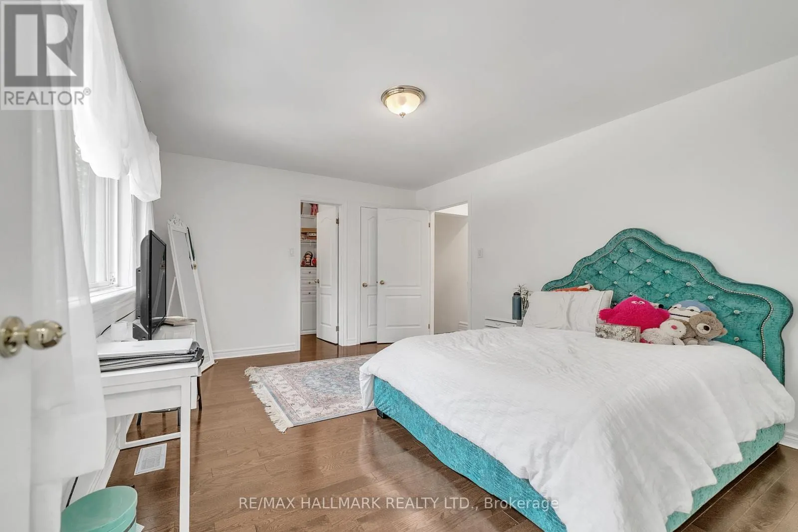 384 KENNEDY STREET W