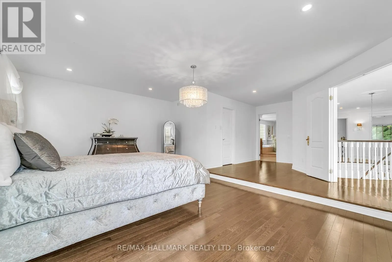 384 KENNEDY STREET W
