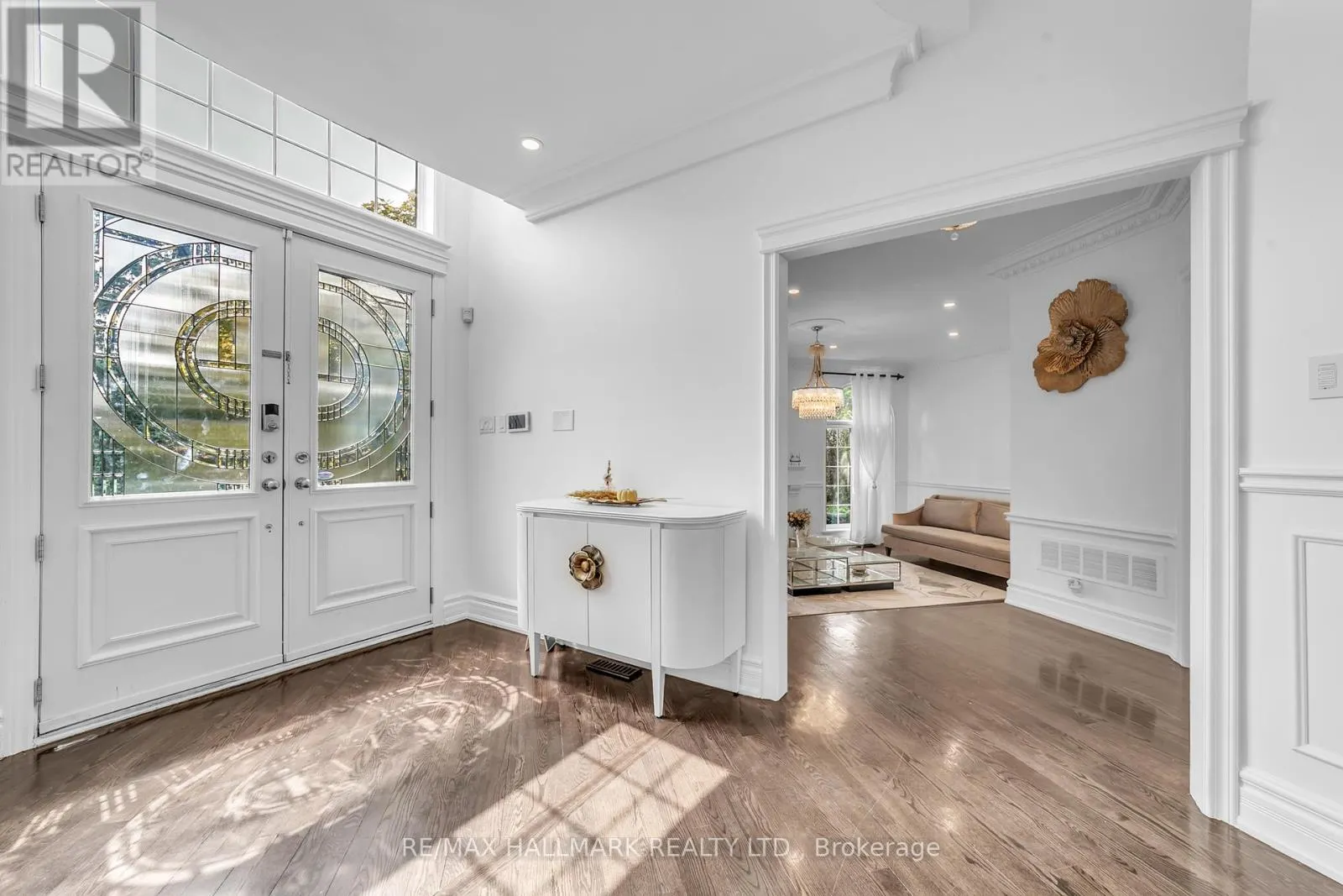 384 KENNEDY STREET W