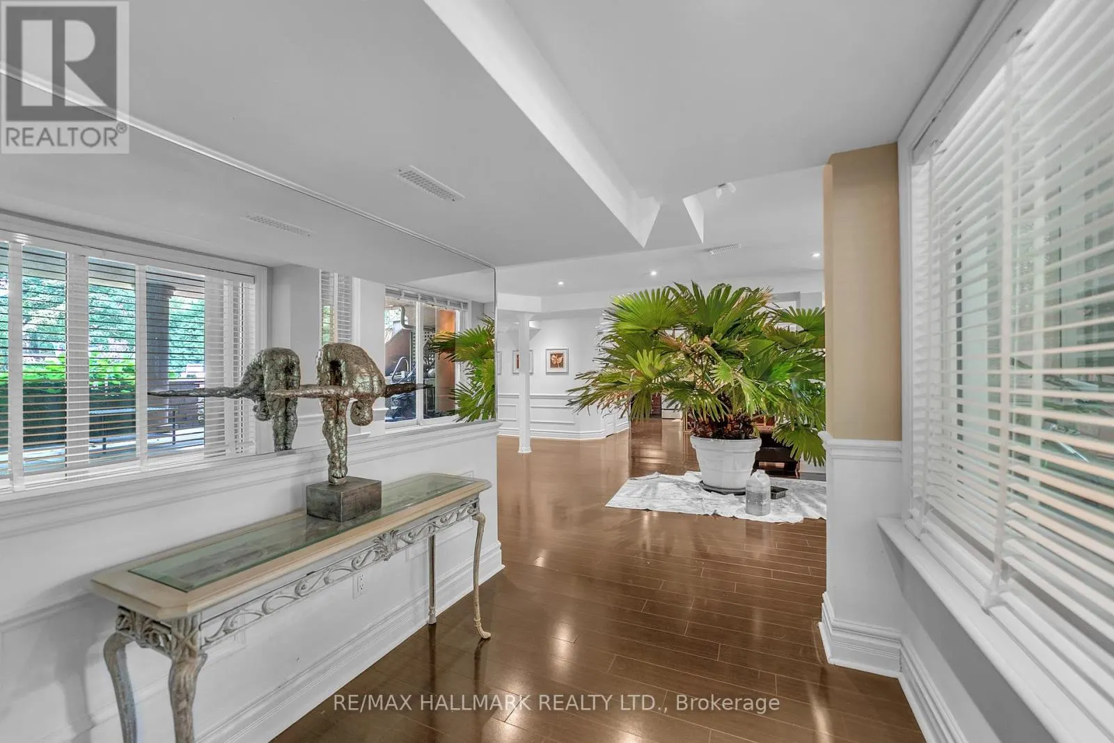 384 KENNEDY STREET W