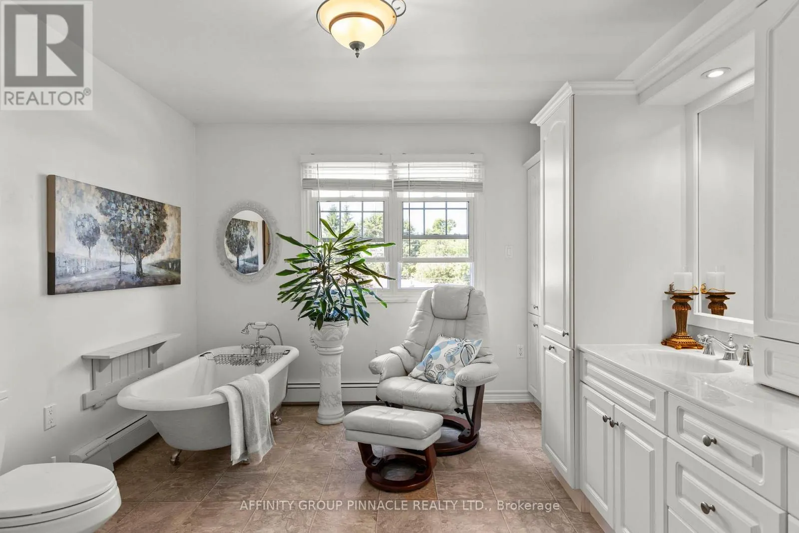 431 DUNDAS STREET