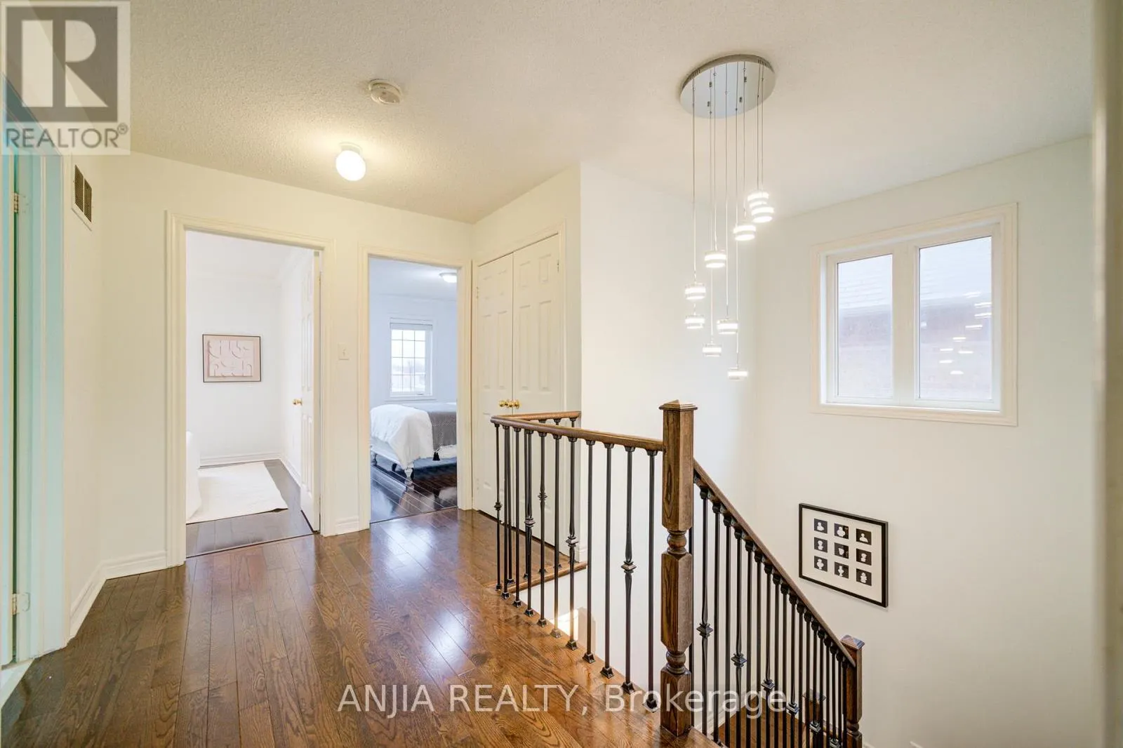 558 HOOVER PARK DRIVE