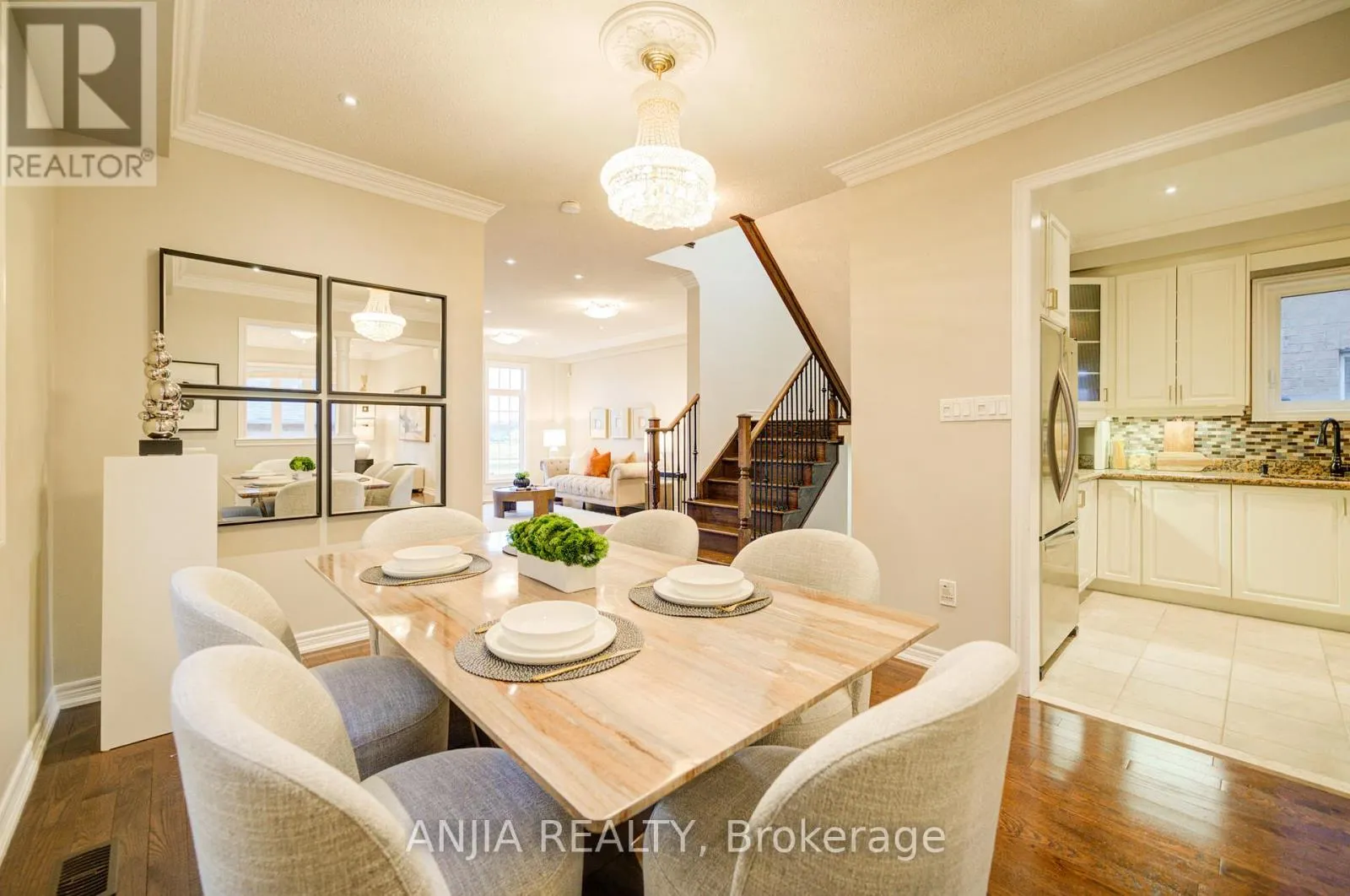 558 HOOVER PARK DRIVE