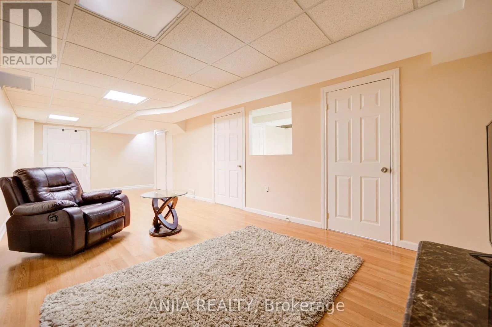 558 HOOVER PARK DRIVE