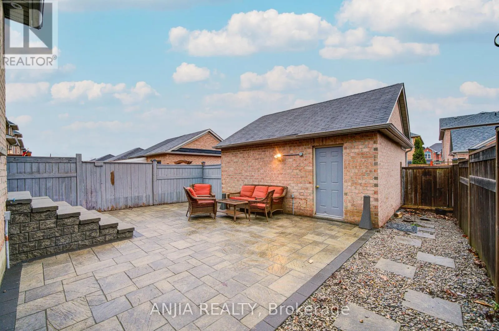 558 HOOVER PARK DRIVE