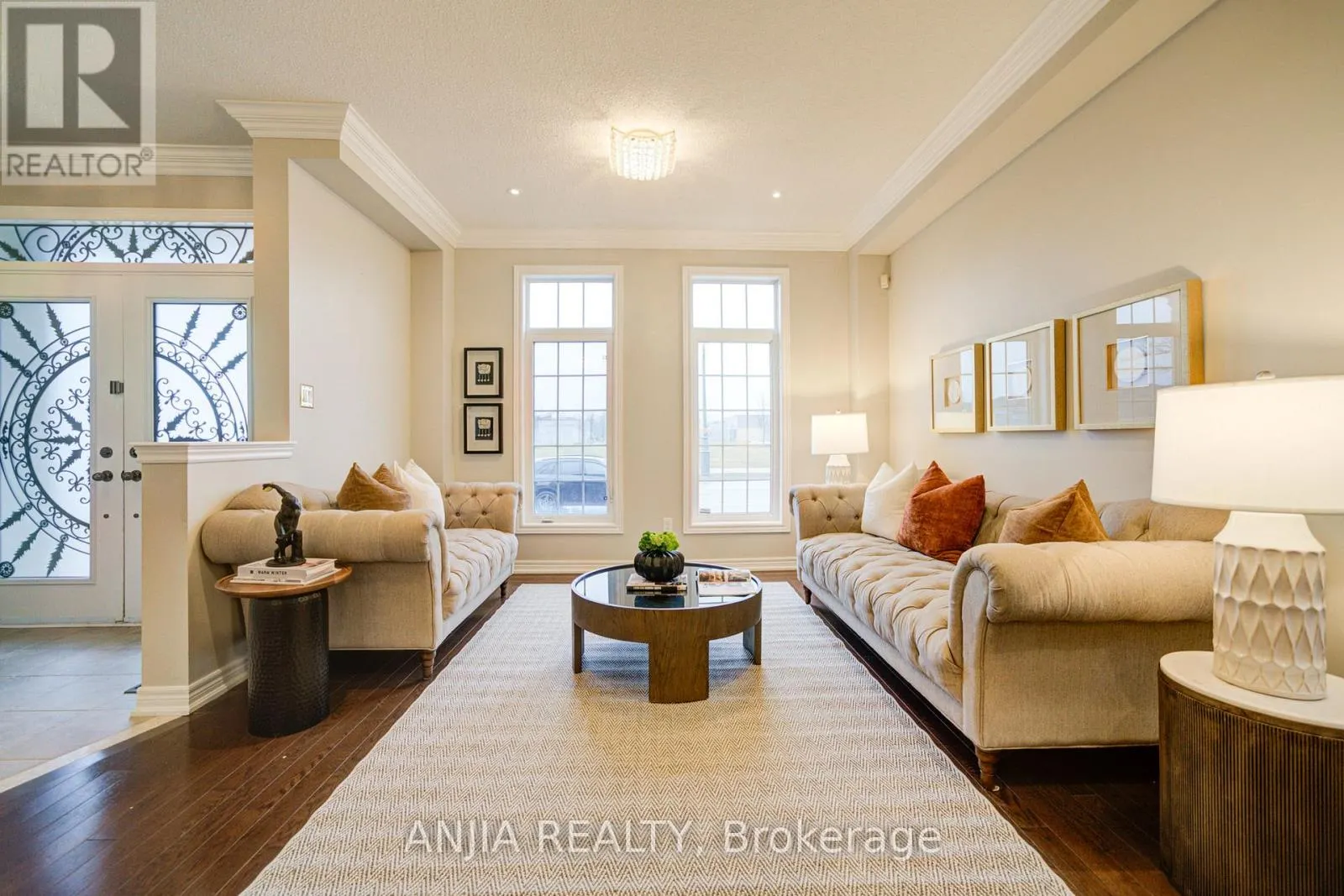 558 HOOVER PARK DRIVE