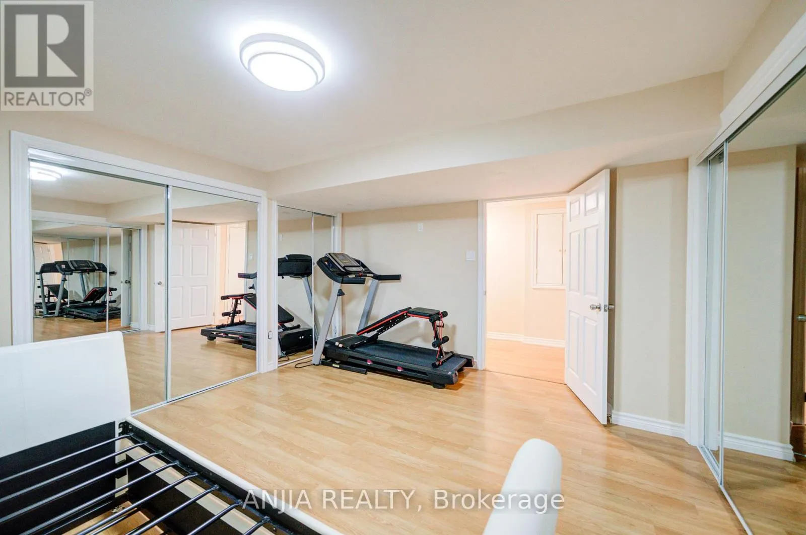 558 HOOVER PARK DRIVE