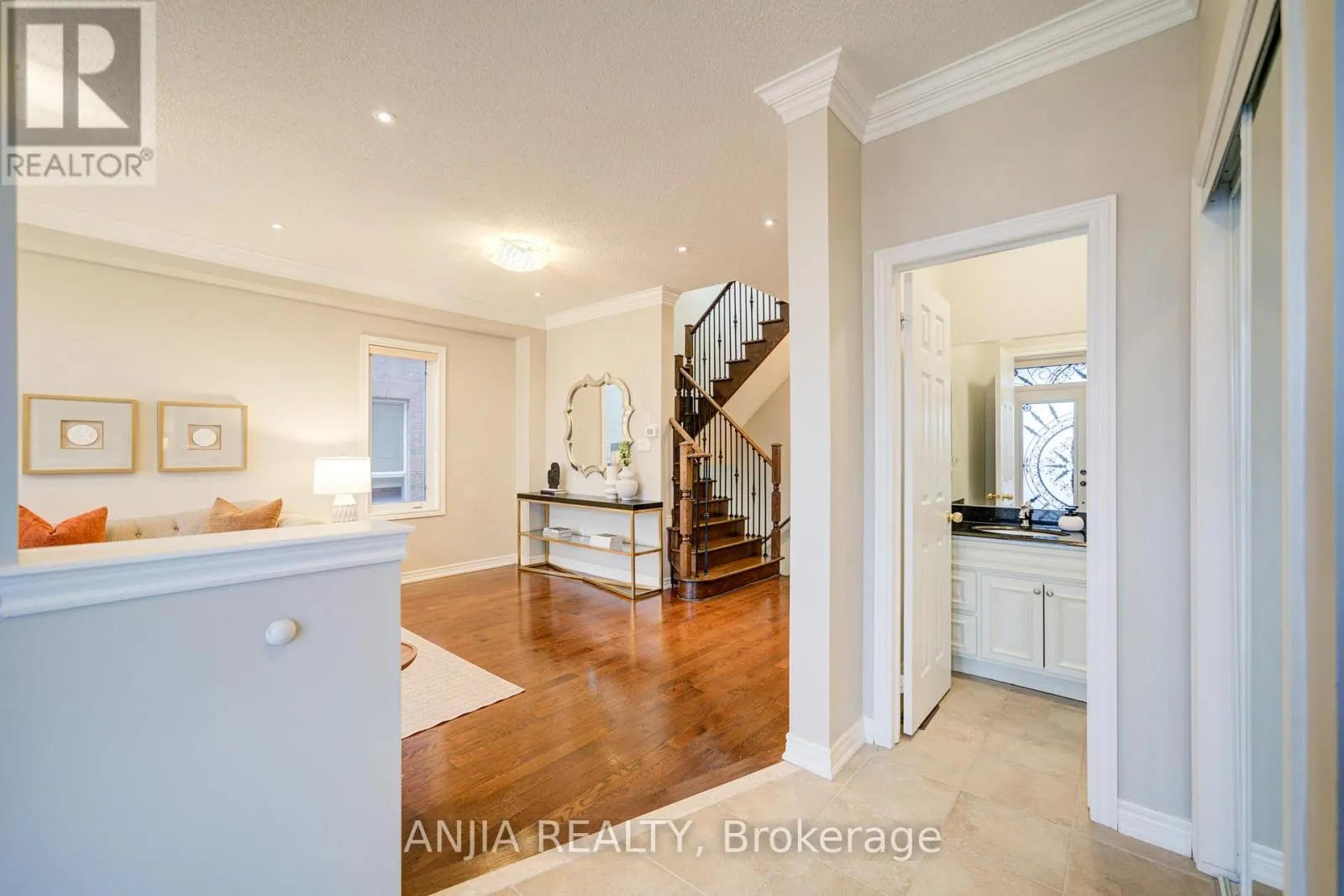 558 HOOVER PARK DRIVE