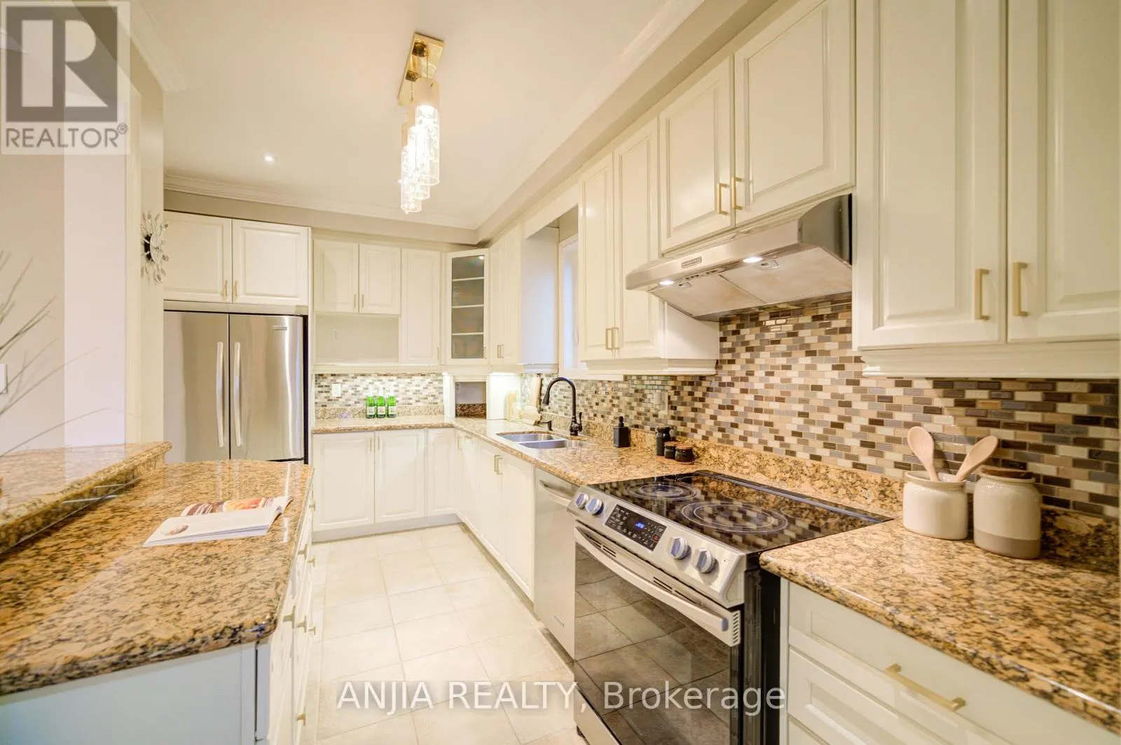 558 HOOVER PARK DRIVE