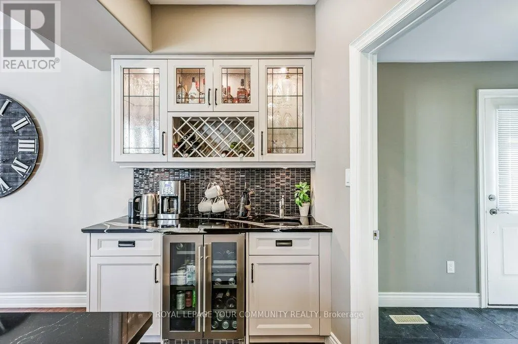 735 MADELINE HEIGHTS