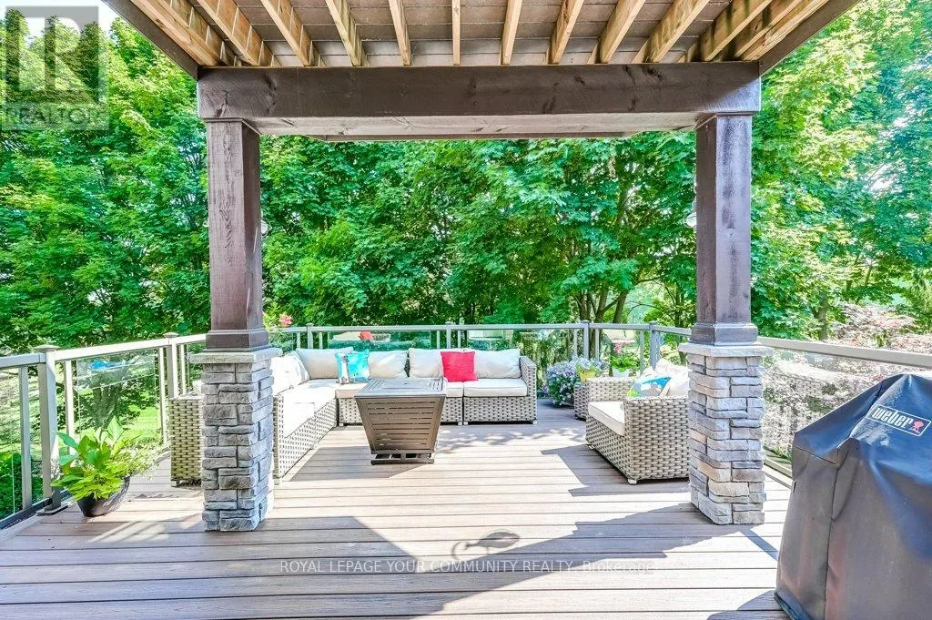 735 MADELINE HEIGHTS