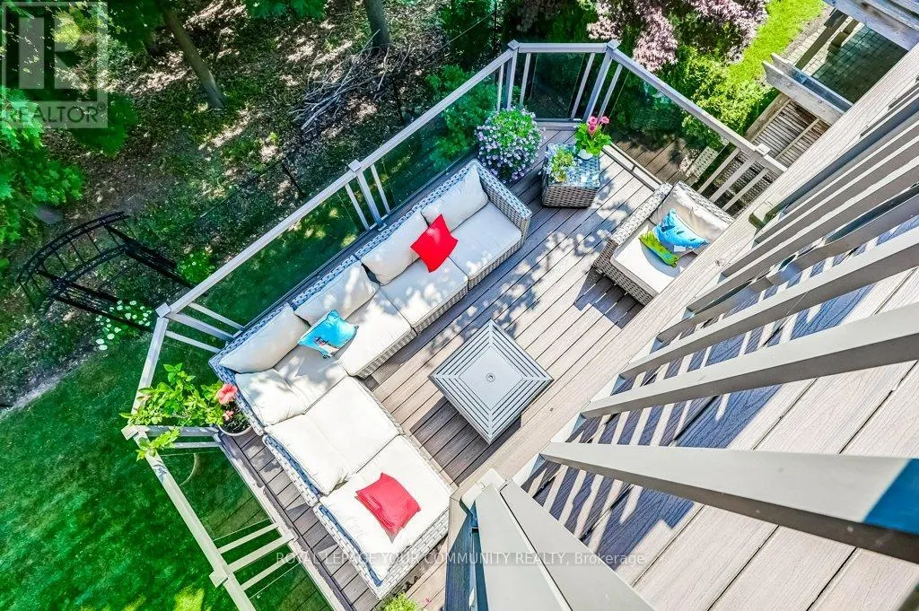 735 MADELINE HEIGHTS