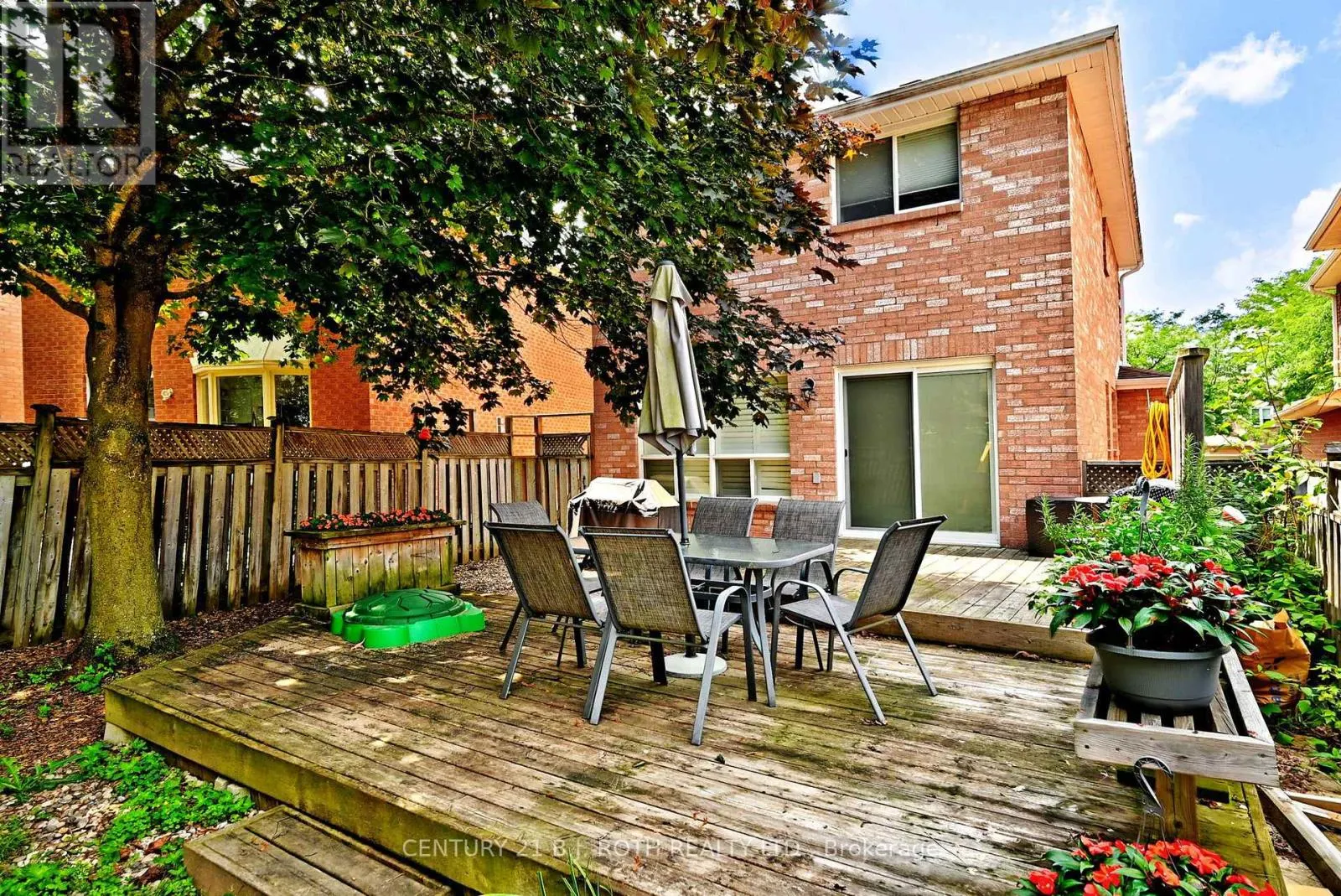 99 SANDFIELD DRIVE